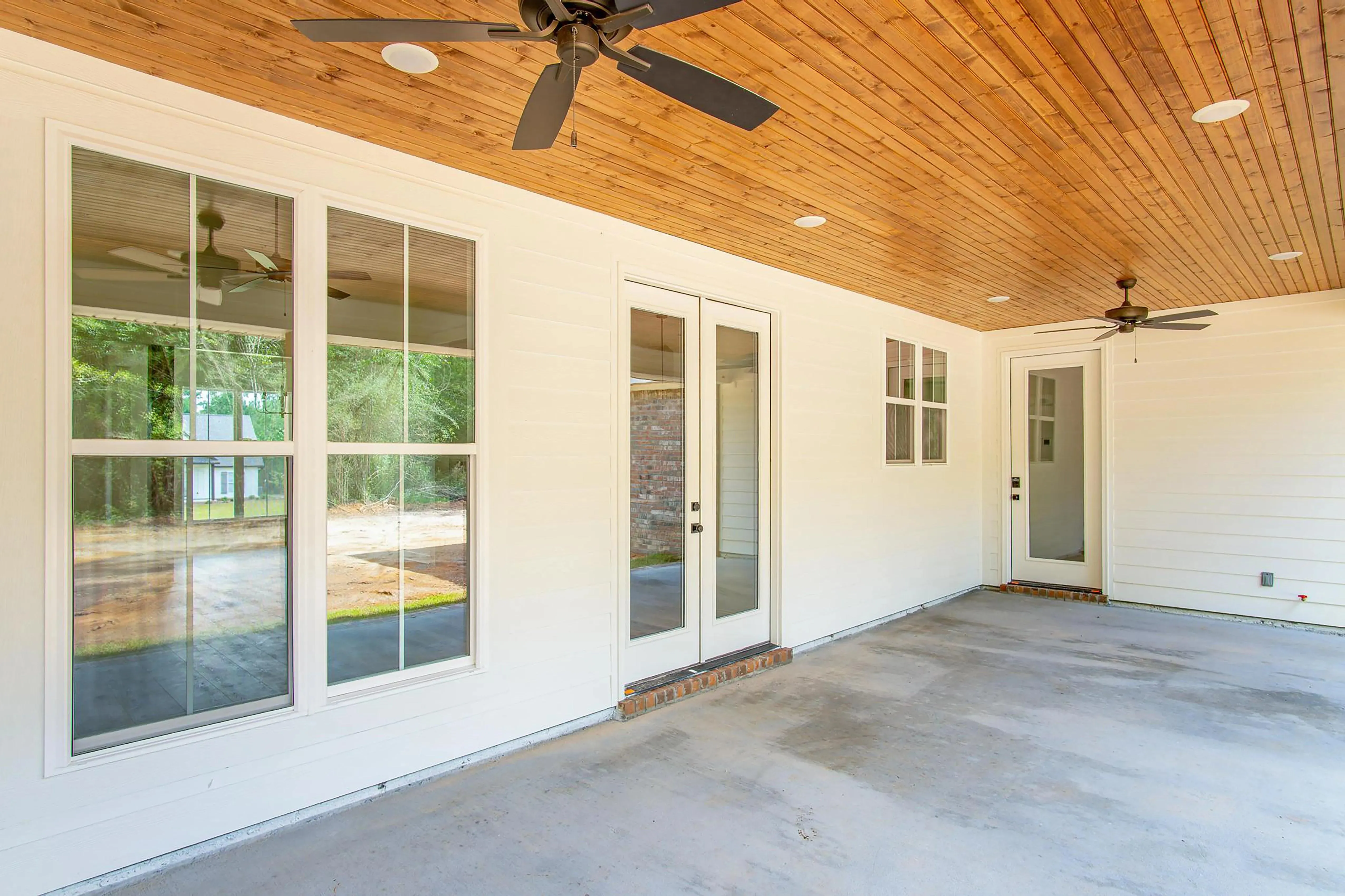 Charming 3-Bedroom Home with Expansive Living Spaces