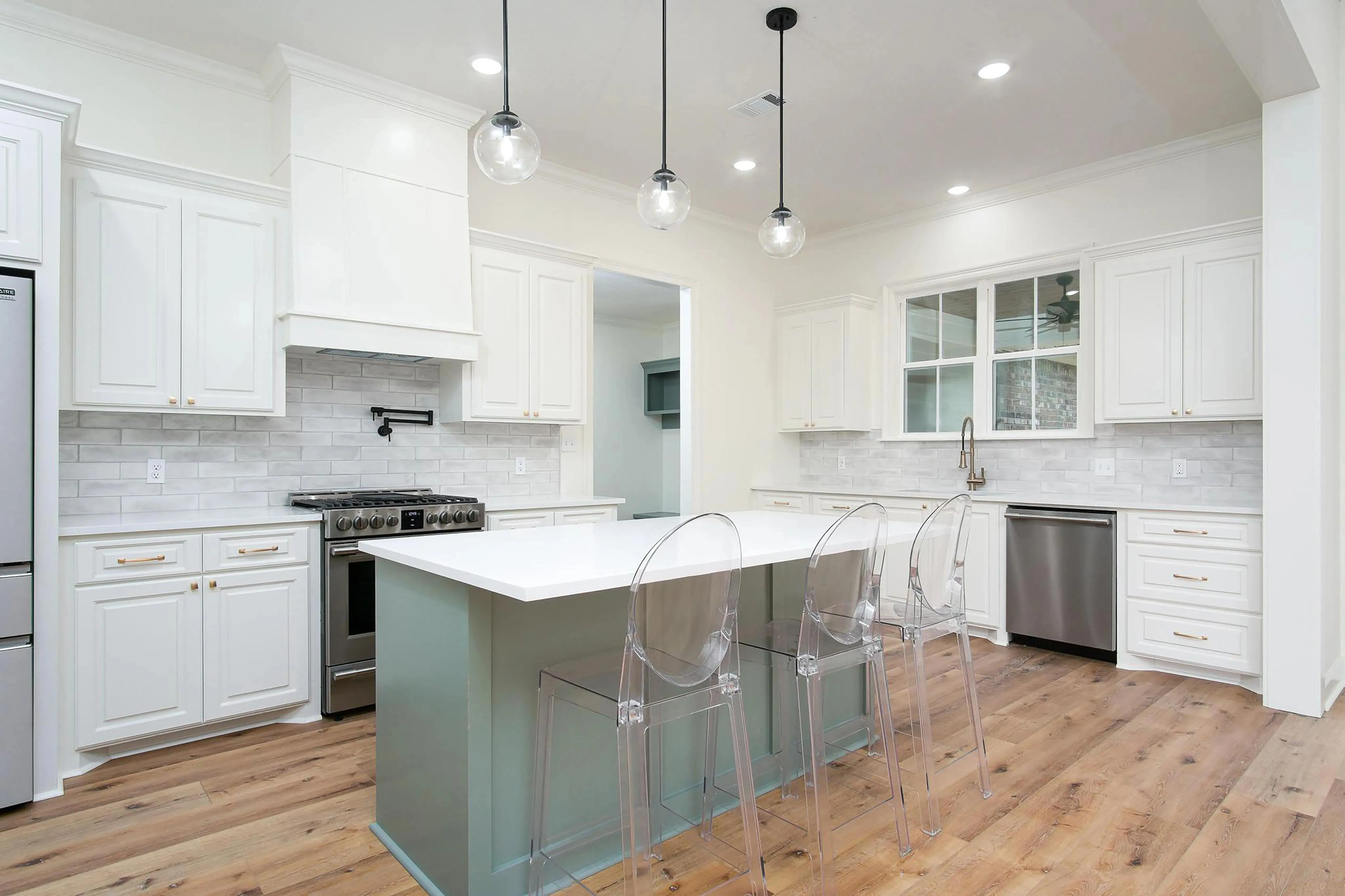 Charming 3-Bedroom Home with Expansive Living Spaces