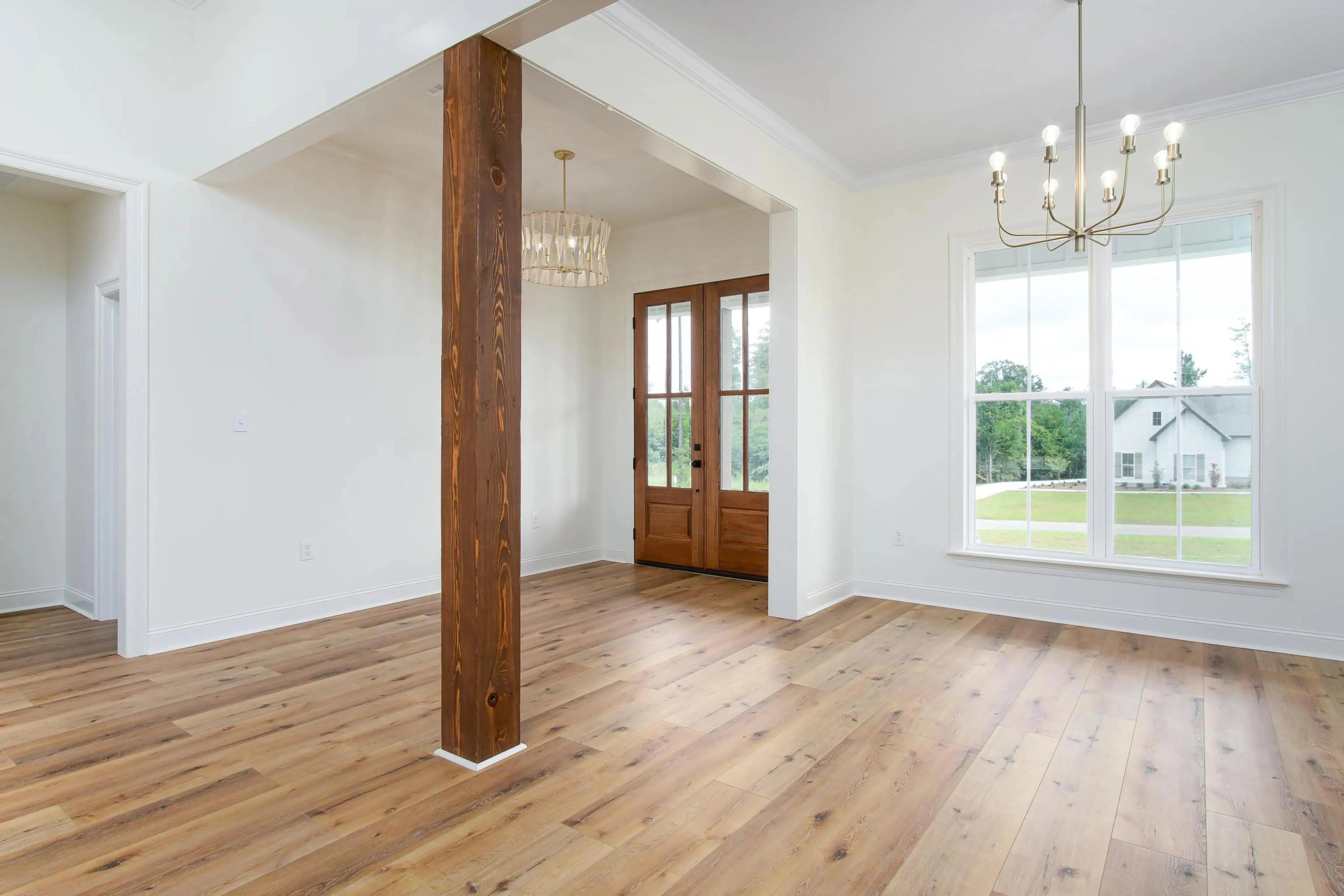Charming 3-Bedroom Home with Expansive Living Spaces