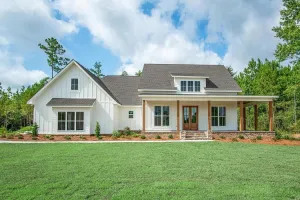 Charming 3-Bedroom Home with Expansive Living Spaces