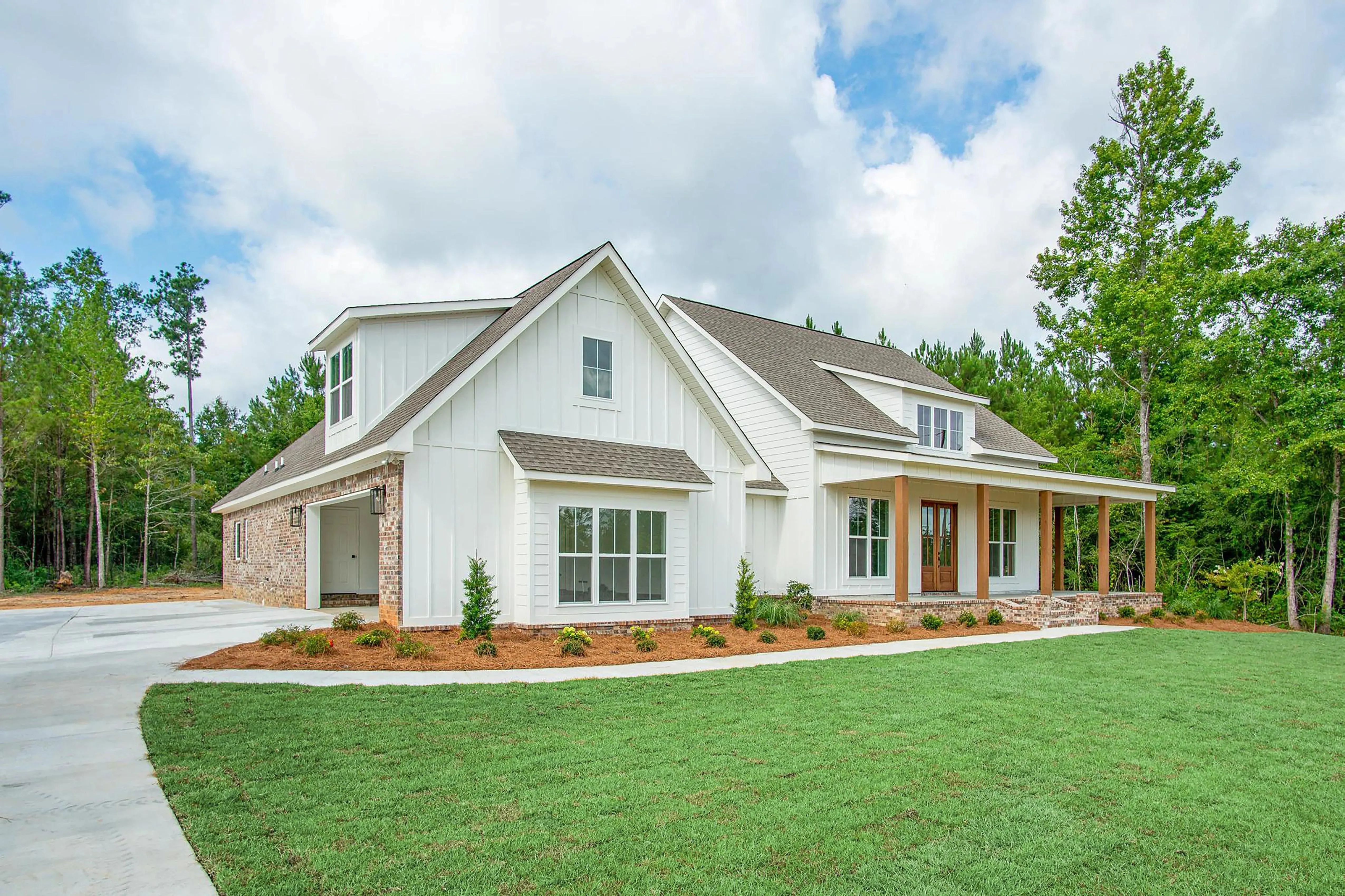Charming 3-Bedroom Home with Expansive Living Spaces