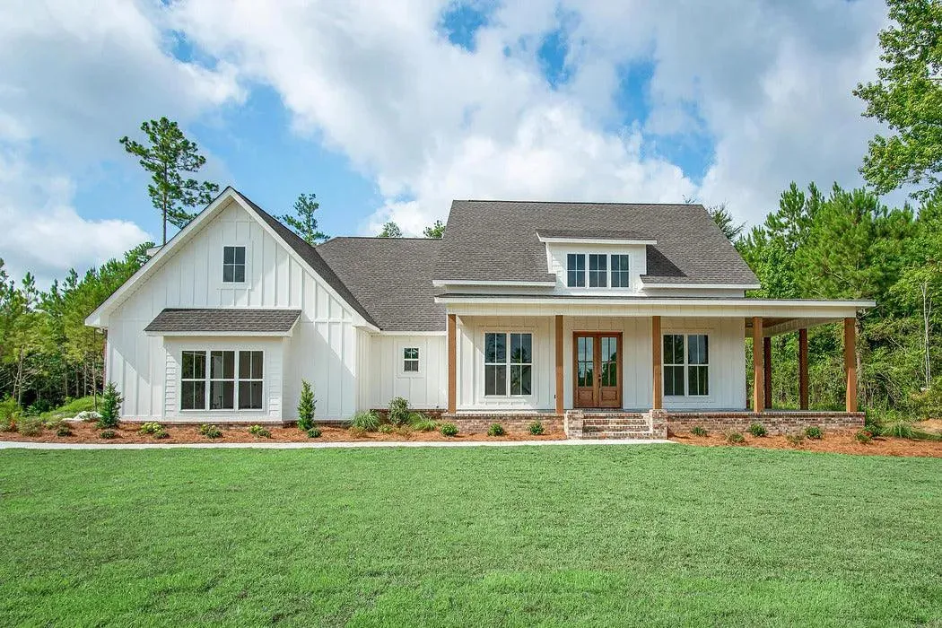 Charming 3-Bedroom Home with Expansive Living Spaces
