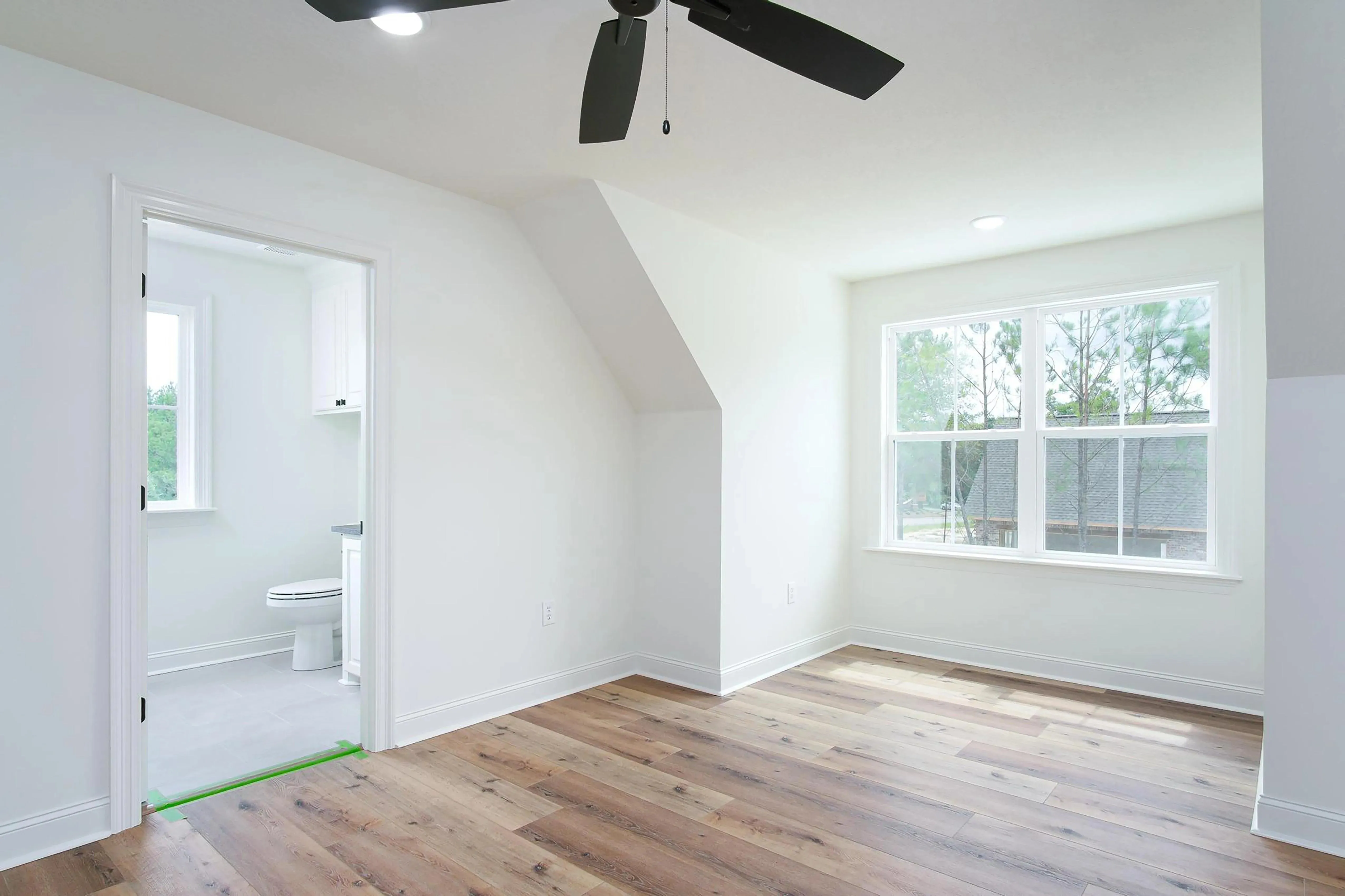 Charming 3-Bedroom Home with Expansive Living Spaces