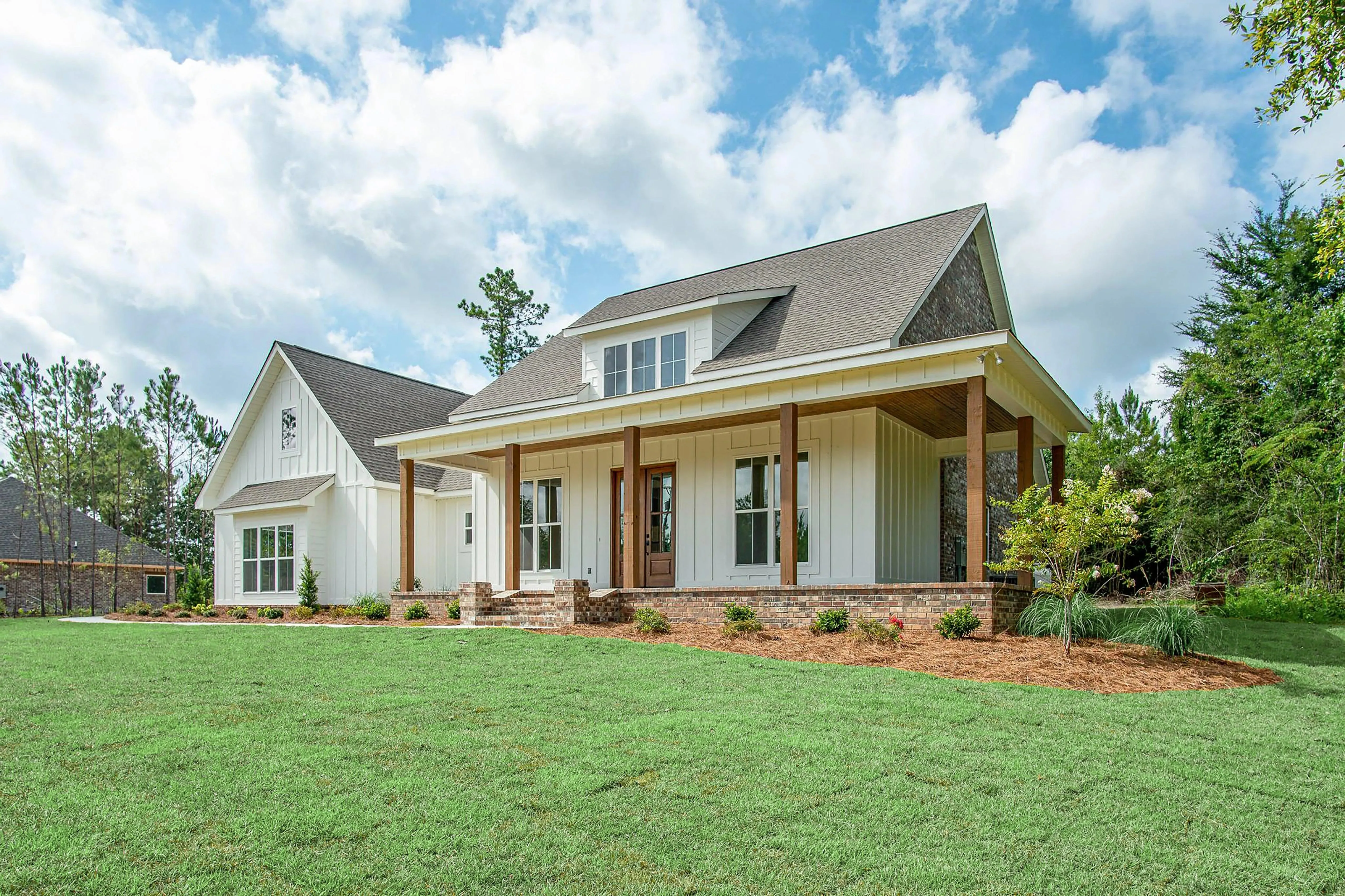 Charming 3-Bedroom Home with Expansive Living Spaces