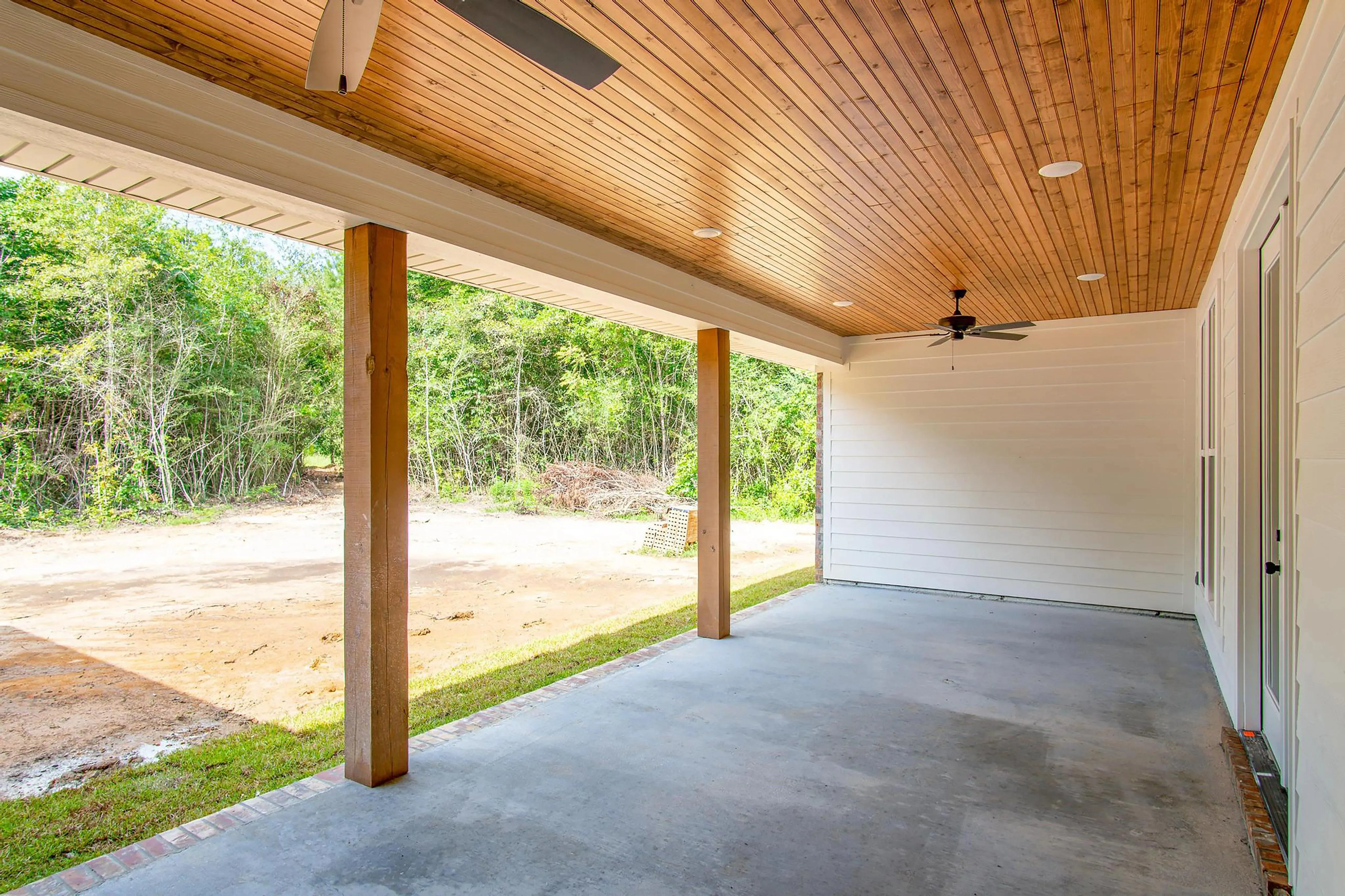 Charming 3-Bedroom Home with Expansive Living Spaces