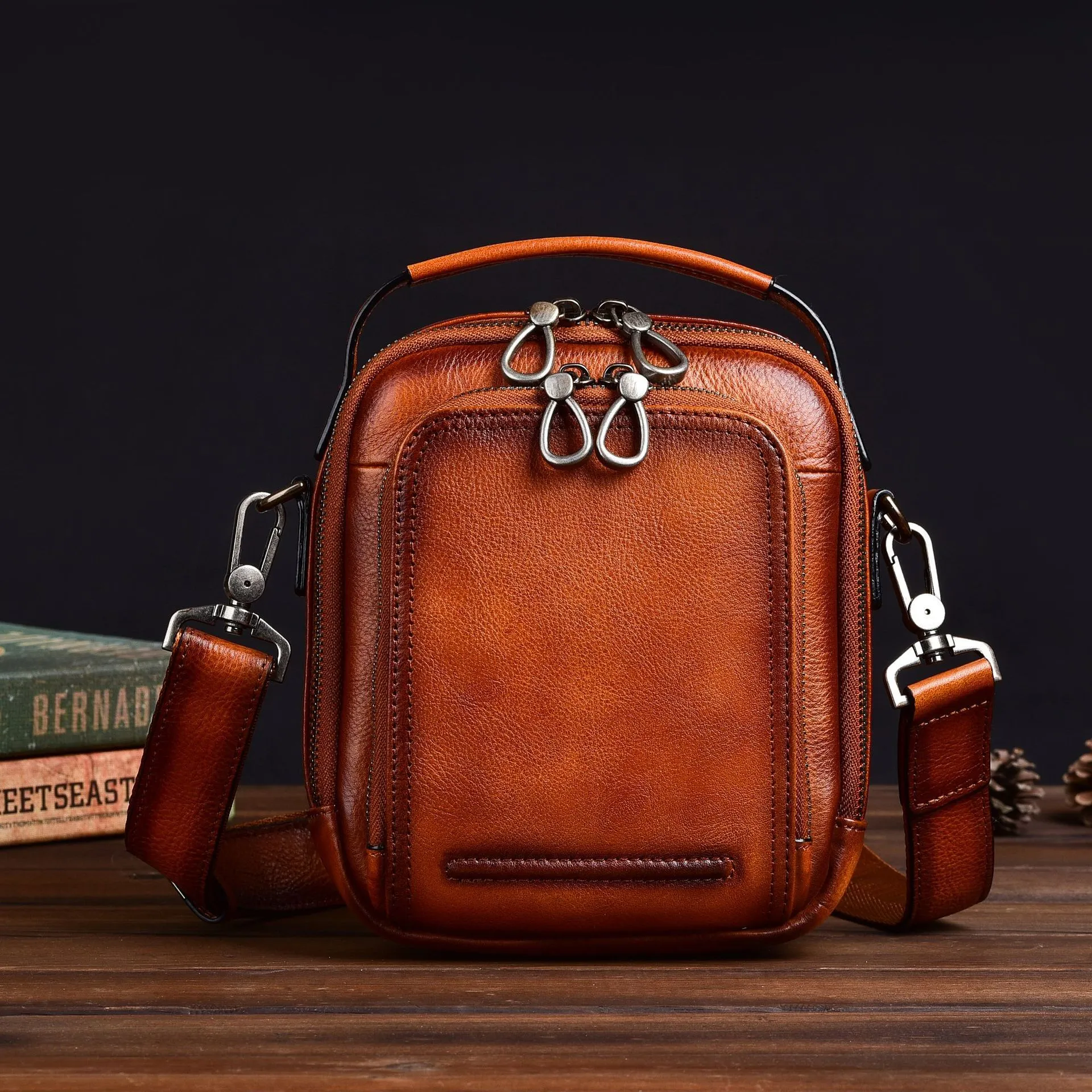 Cowhide Retro Casual Men's Messenger Bag