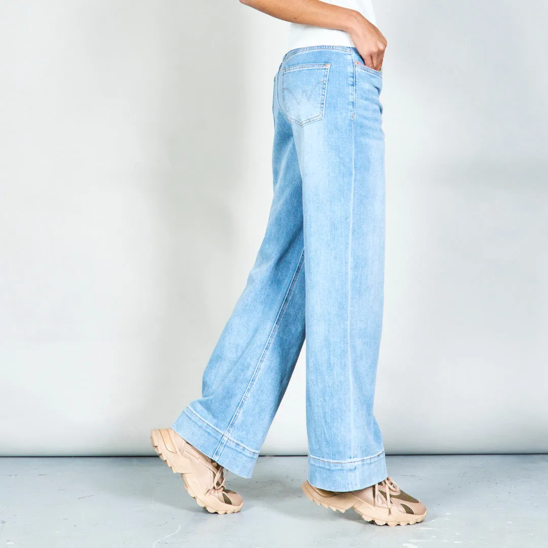 High-waist straight-leg jeans with contrast stitching wholesale