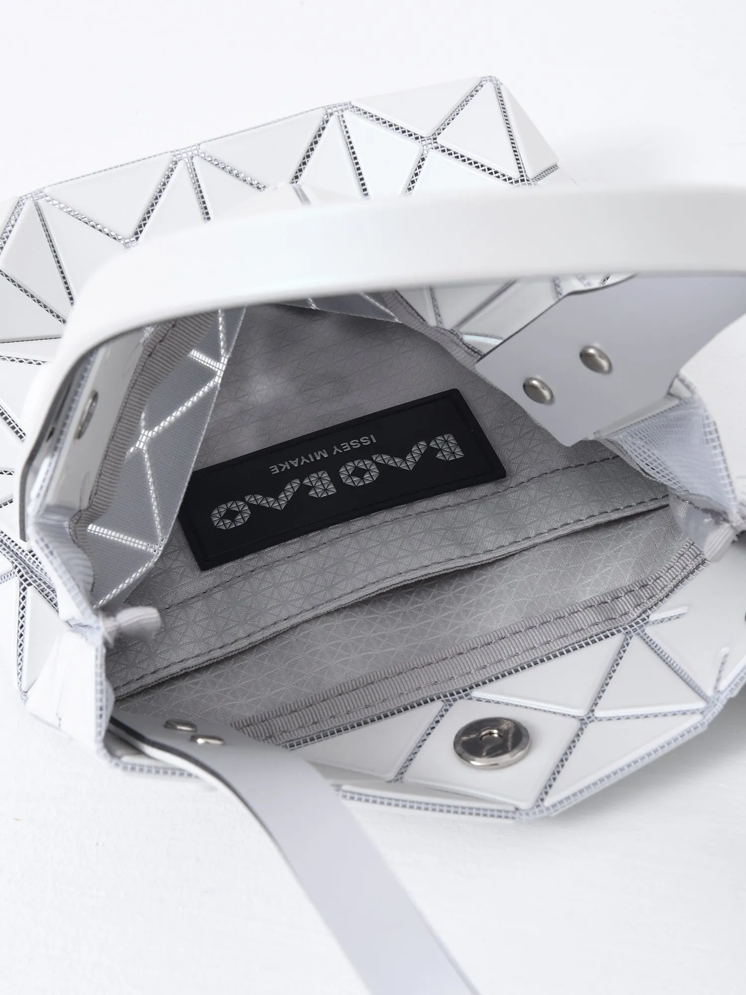 PRISM PLUS_01-WHITE_BB46AG521