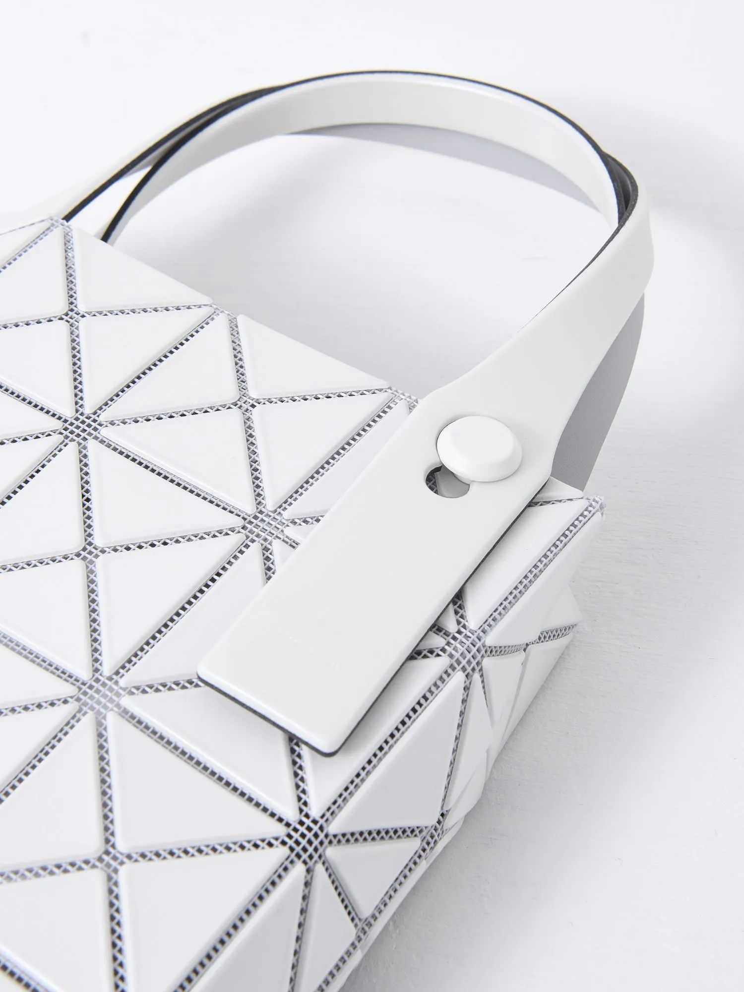 PRISM PLUS_01-WHITE_BB46AG521