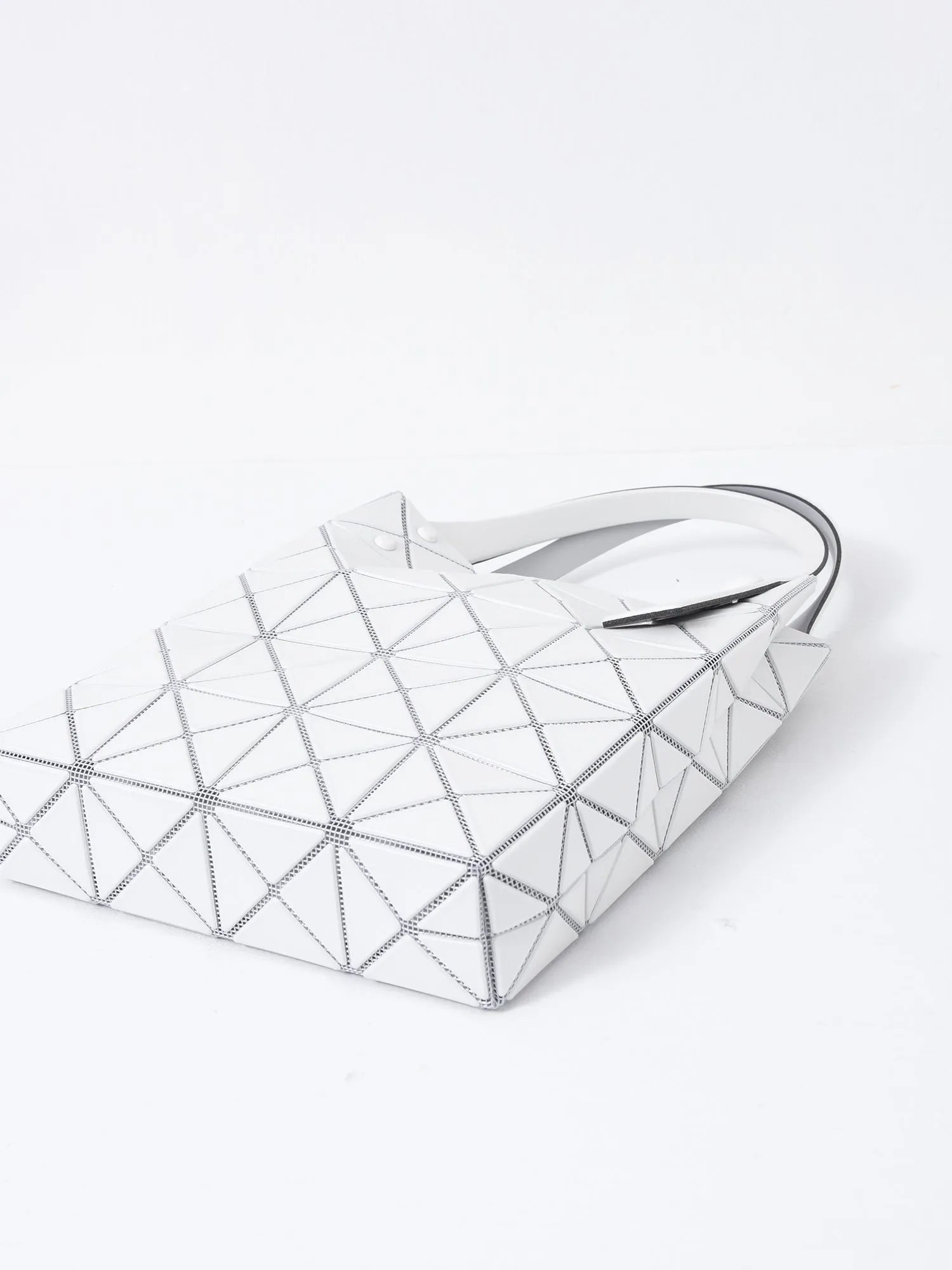 PRISM PLUS_01-WHITE_BB46AG521