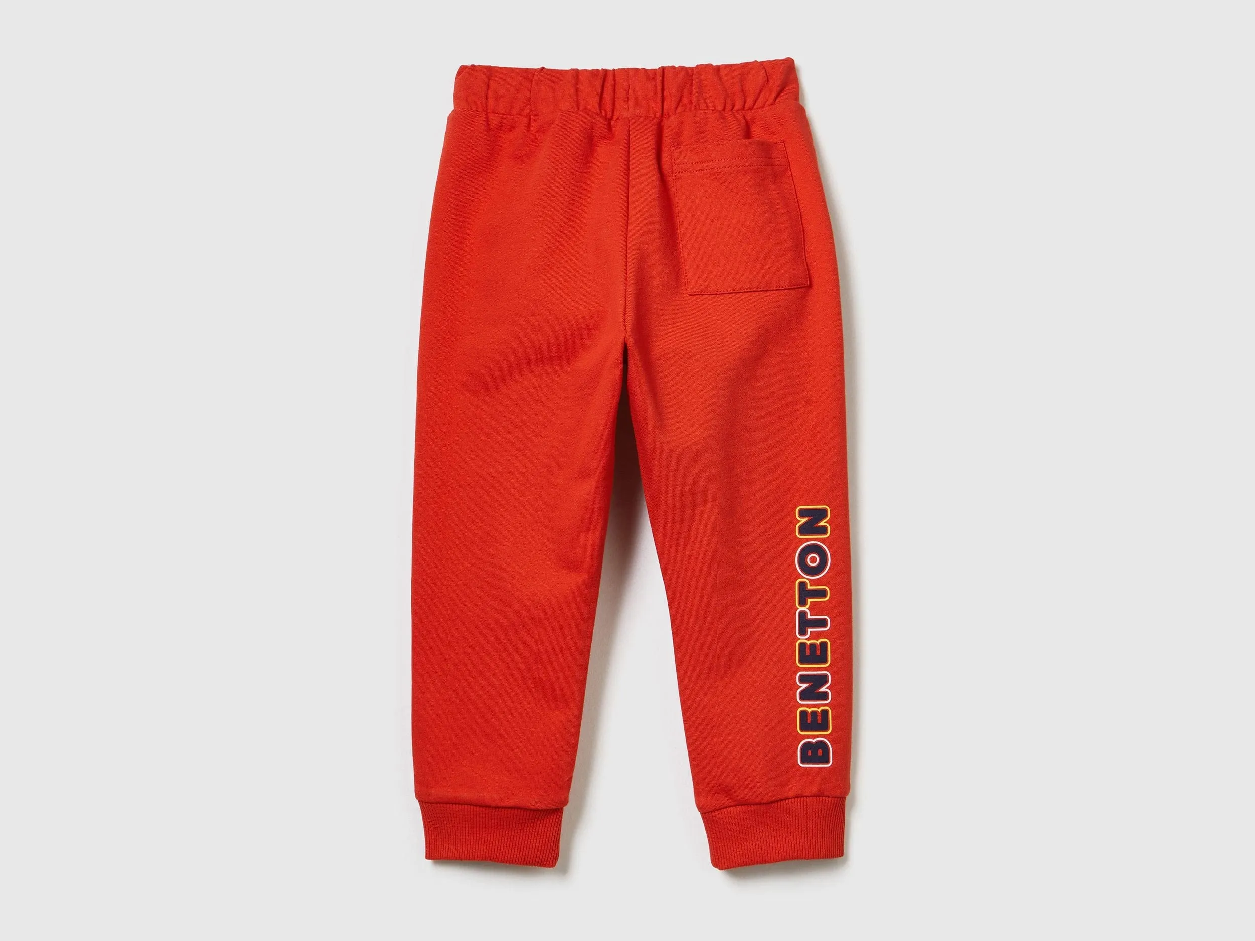 Sweatpants with drawstring