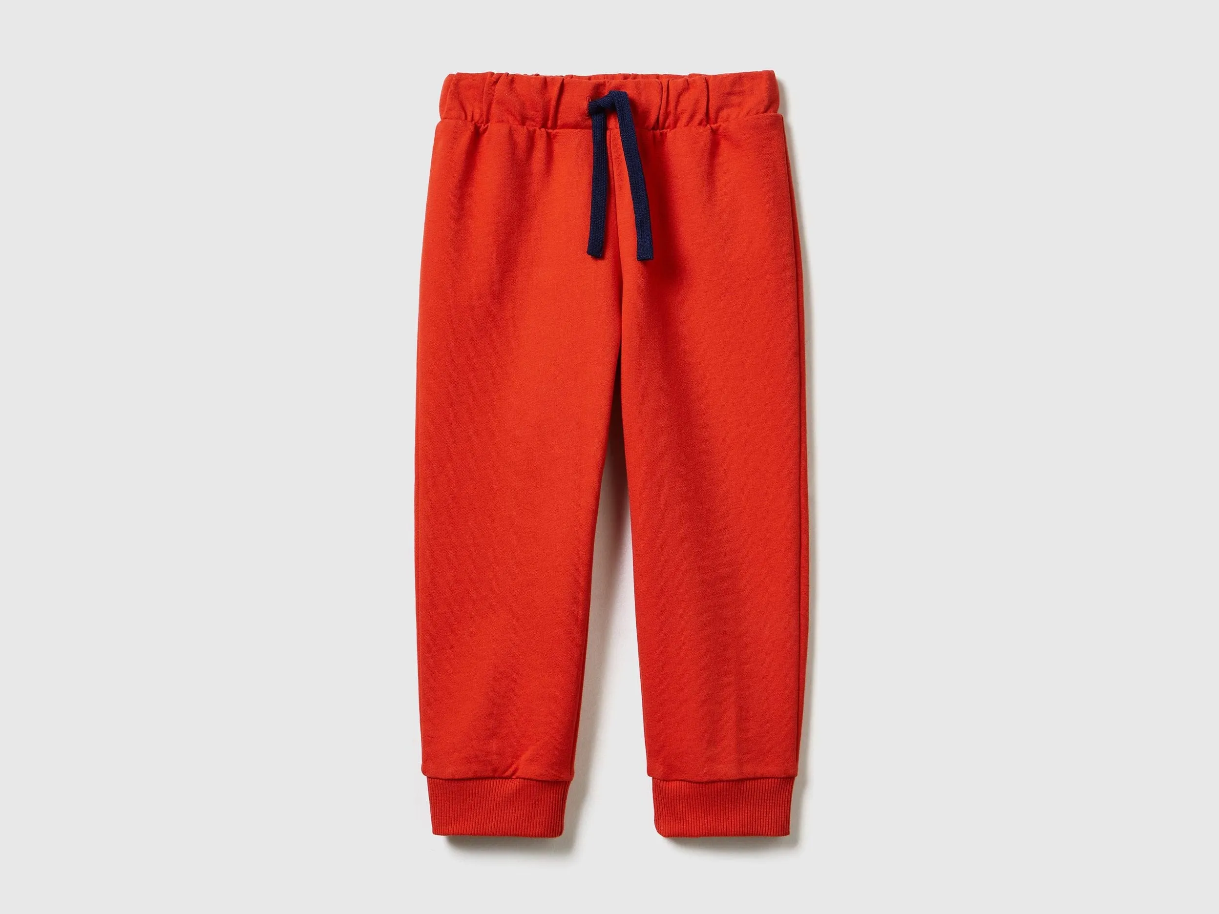 Sweatpants with drawstring